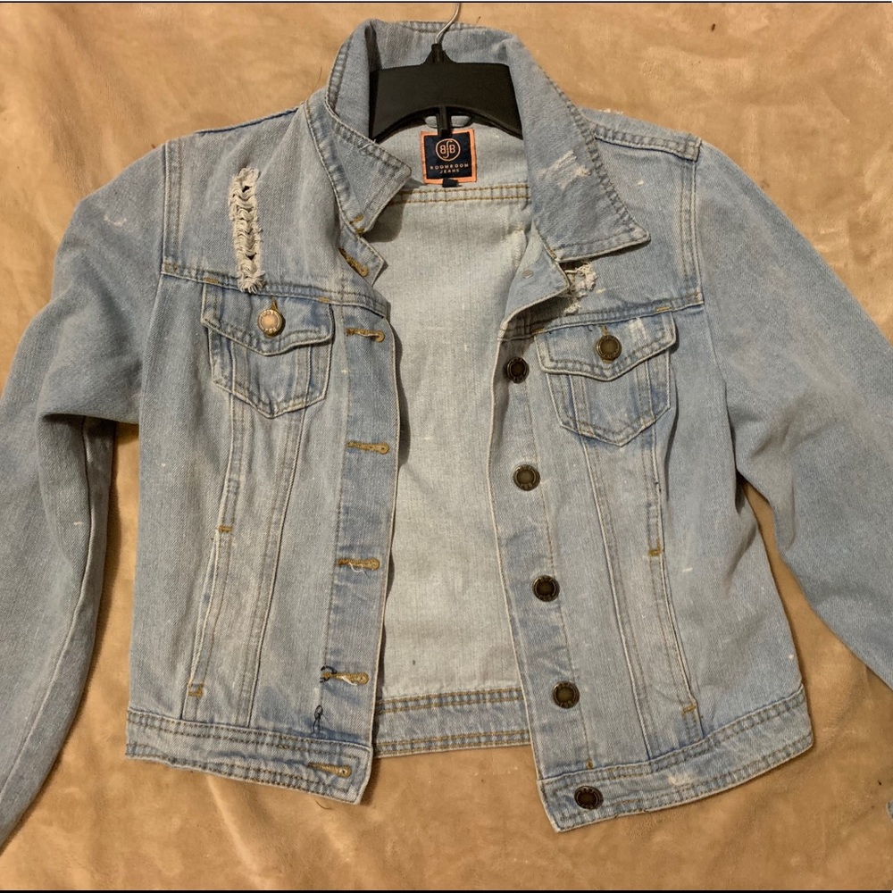 LIGHT WASH JEAN JACKET